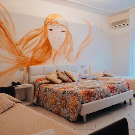 Hotel Julia Лидо дели Естенси Екстериор снимка