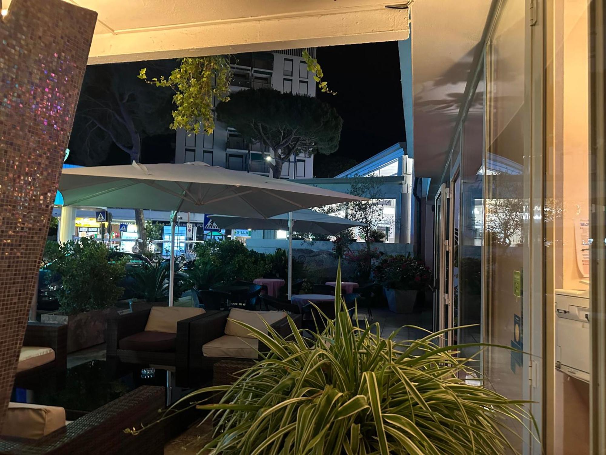 Hotel Julia Лидо дели Естенси Екстериор снимка