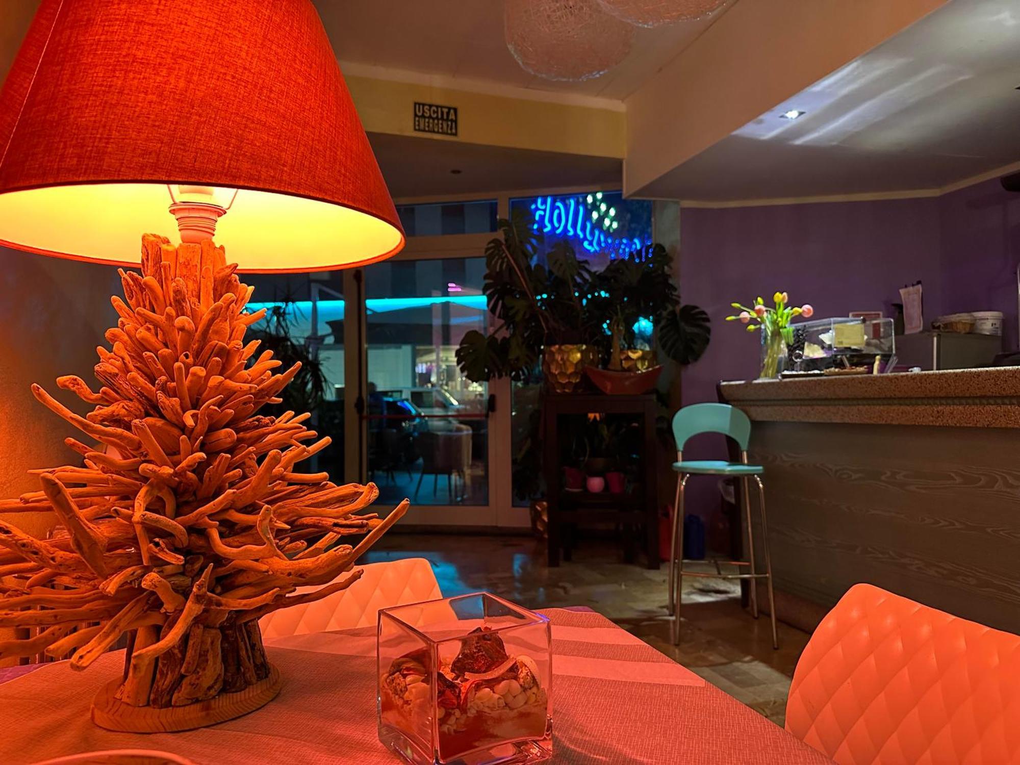 Hotel Julia Лидо дели Естенси Екстериор снимка