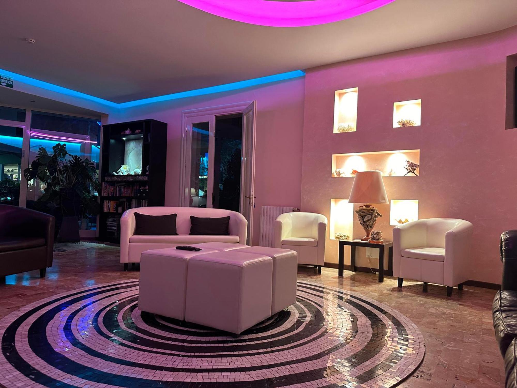 Hotel Julia Лидо дели Естенси Екстериор снимка