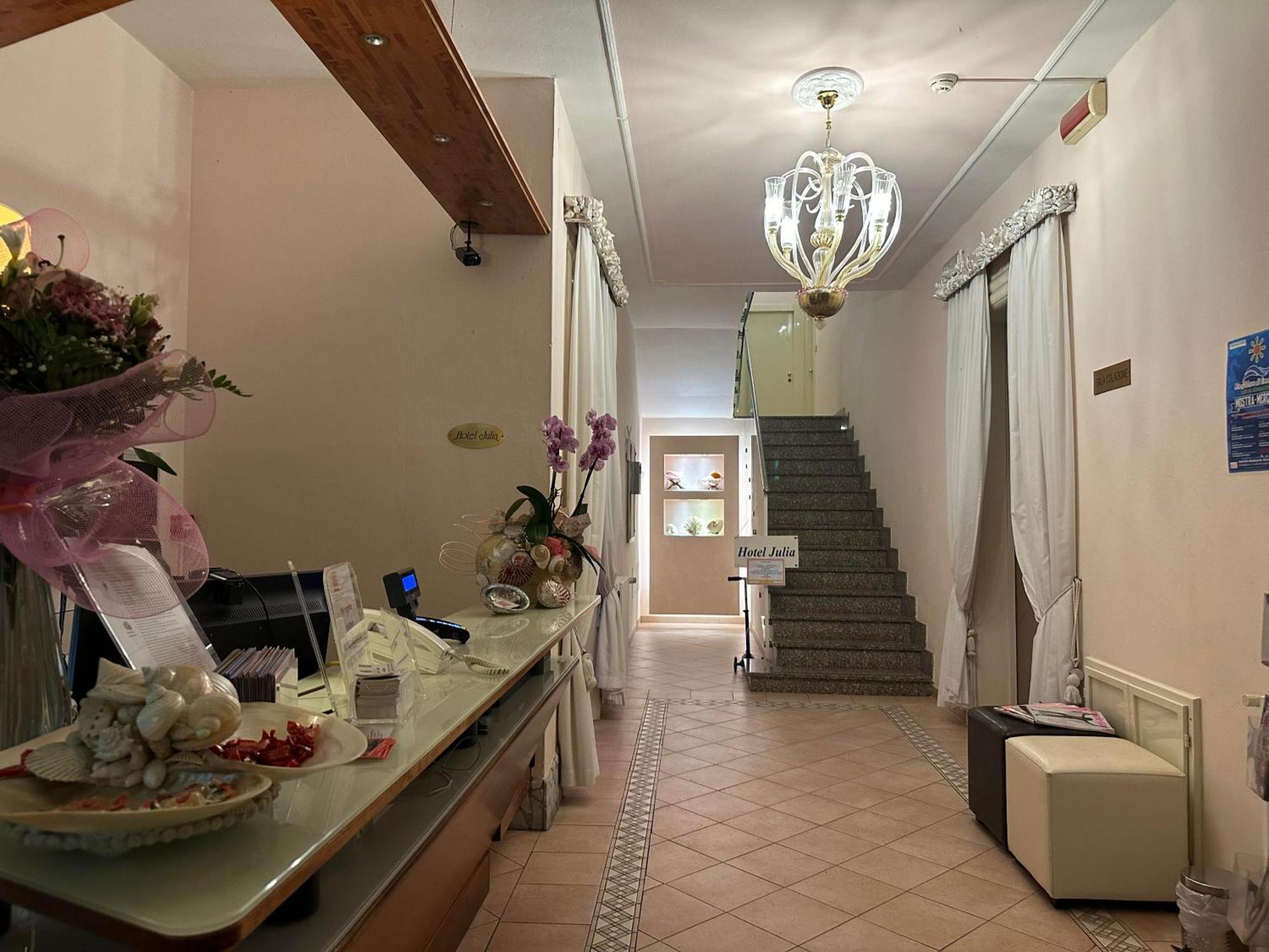 Hotel Julia Лидо дели Естенси Екстериор снимка