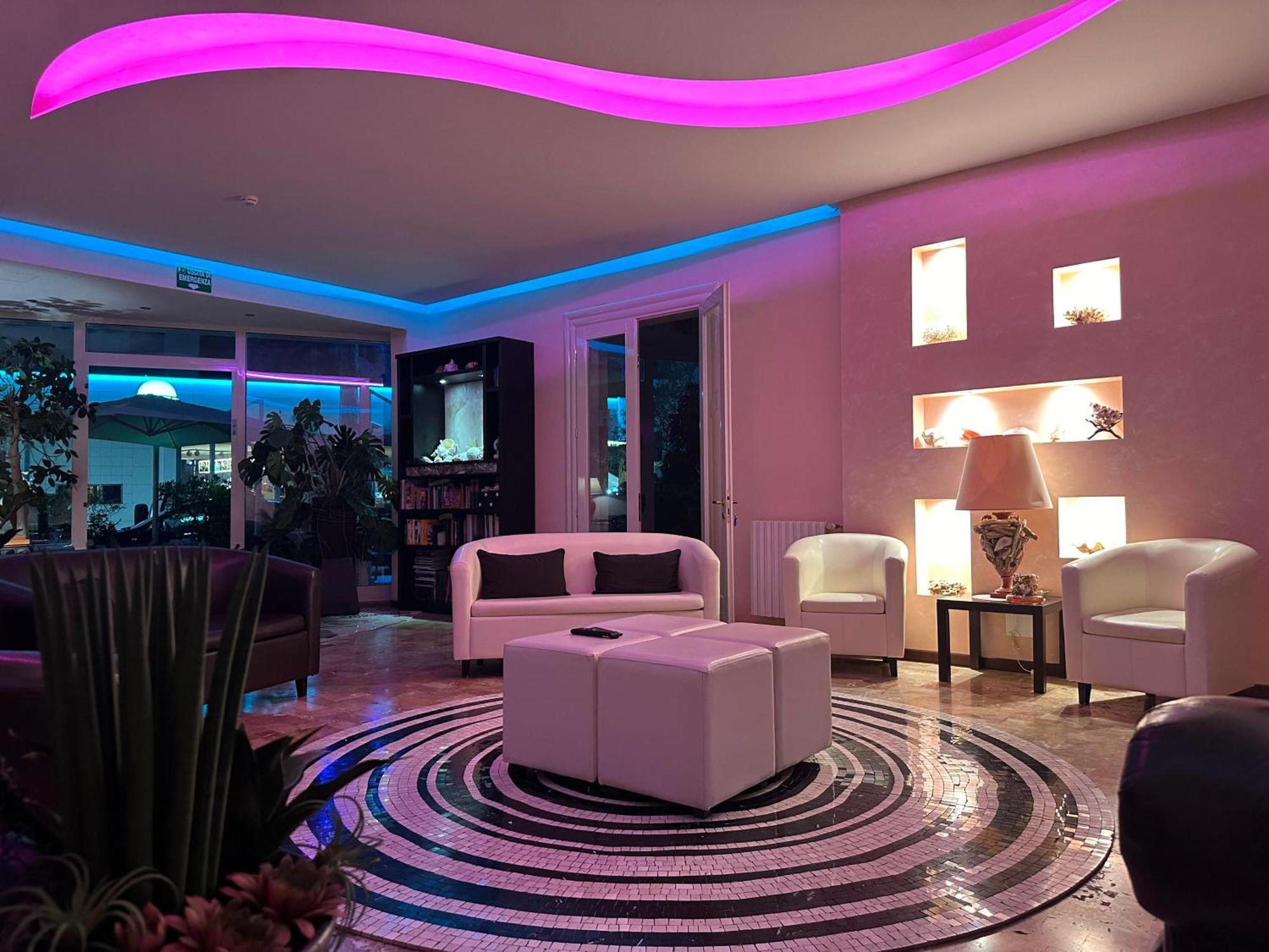 Hotel Julia Лидо дели Естенси Екстериор снимка
