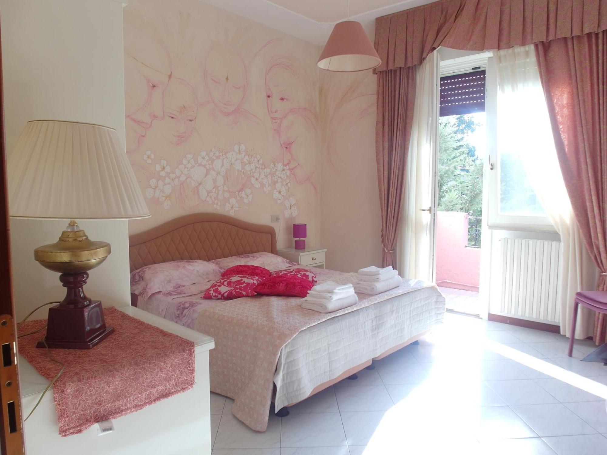 Hotel Julia Лидо дели Естенси Екстериор снимка