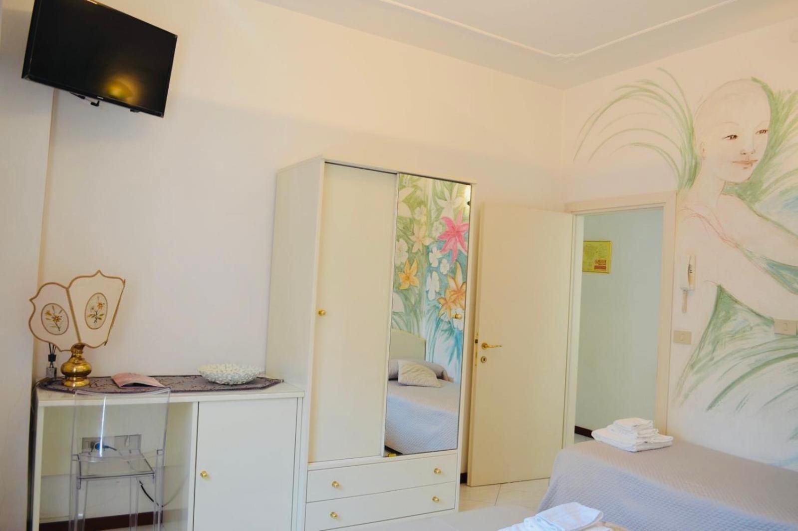 Hotel Julia Лидо дели Естенси Стая снимка