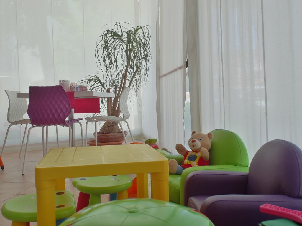Hotel Julia Лидо дели Естенси Екстериор снимка