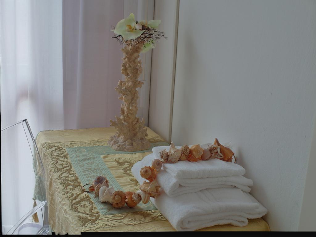 Hotel Julia Лидо дели Естенси Екстериор снимка