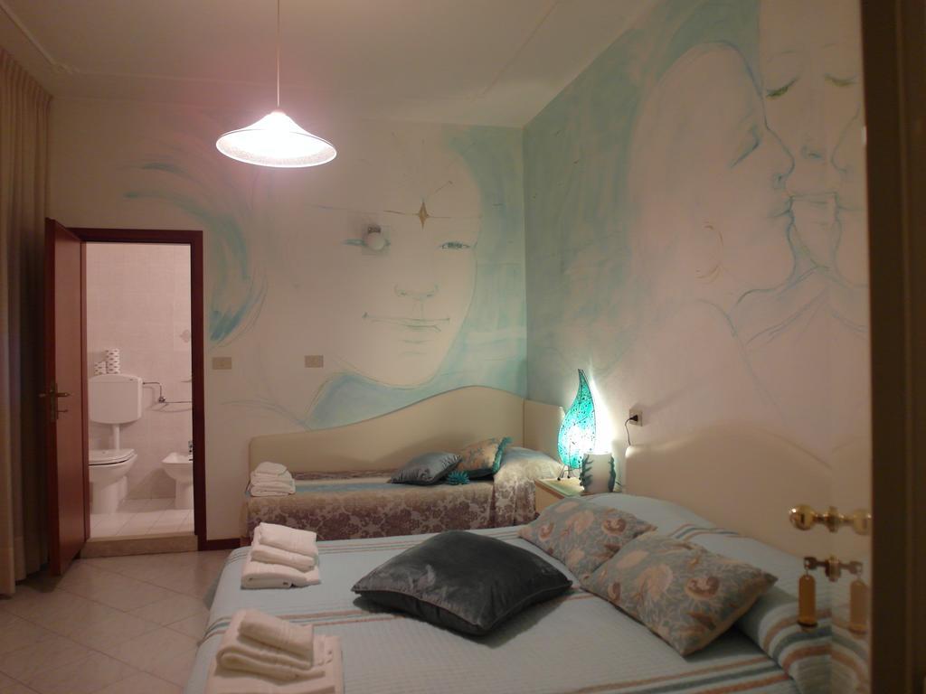 Hotel Julia Лидо дели Естенси Екстериор снимка